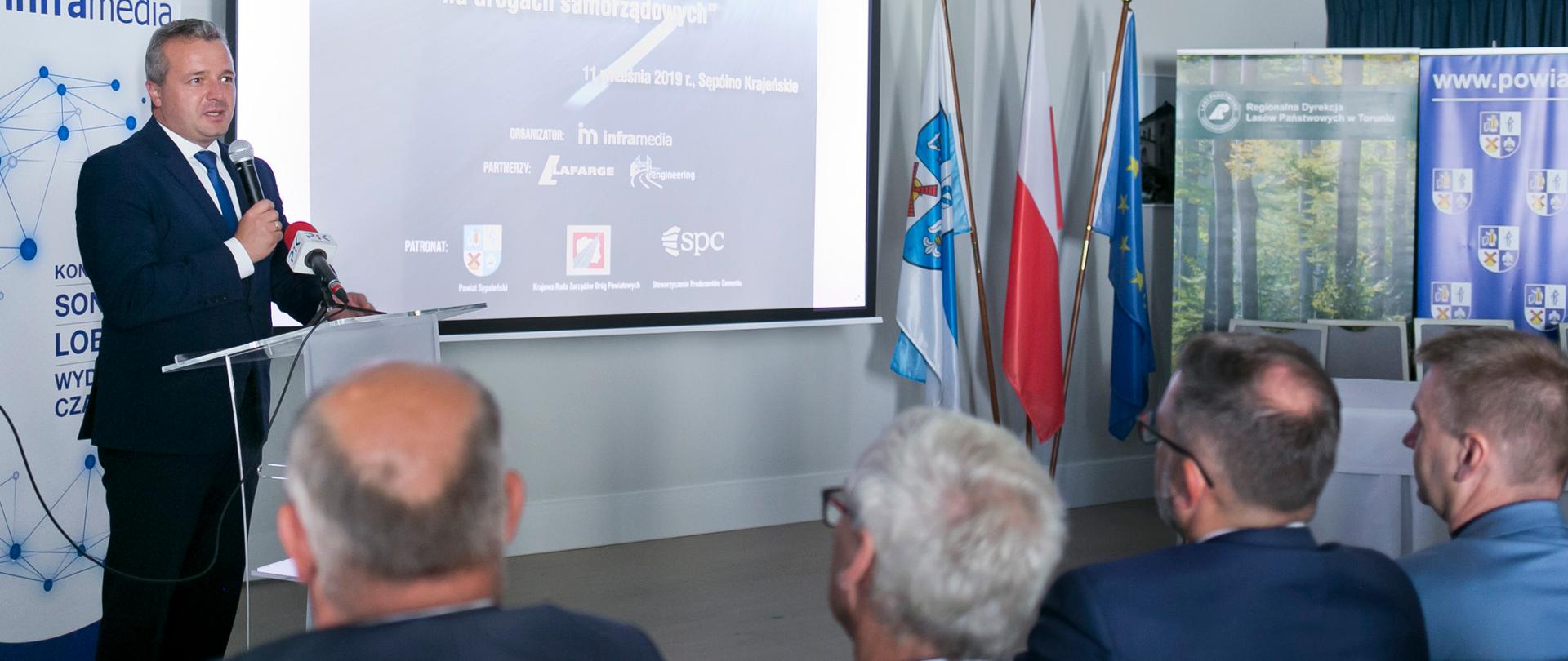 Lasy Państwowe wsparły budowę drogi w powiecie sępoleńskim – podpisanie umowy