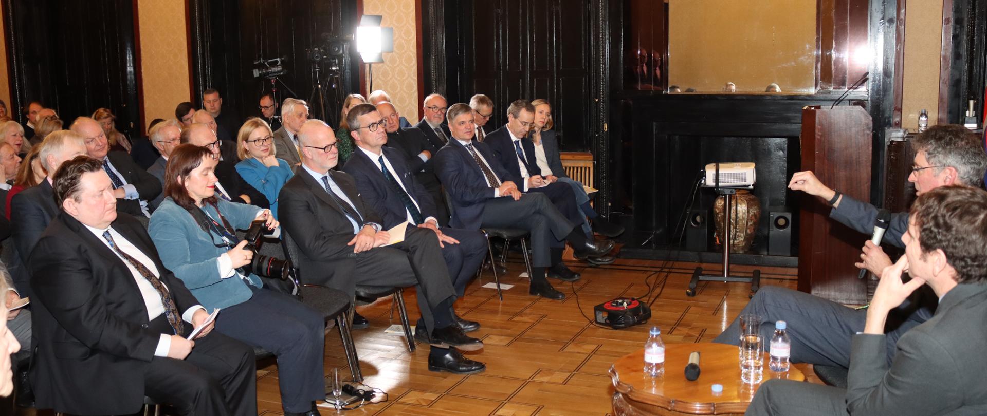 Entangled Histories - Poles and Ukrainians across the Ages