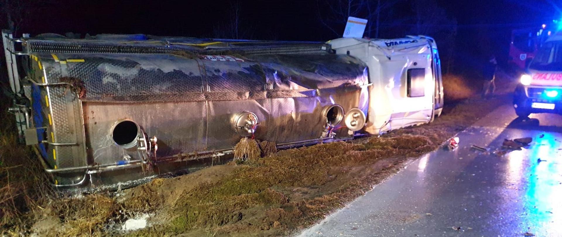 Wypadek samochodu ciężarowego w miejscowości Jednorożec