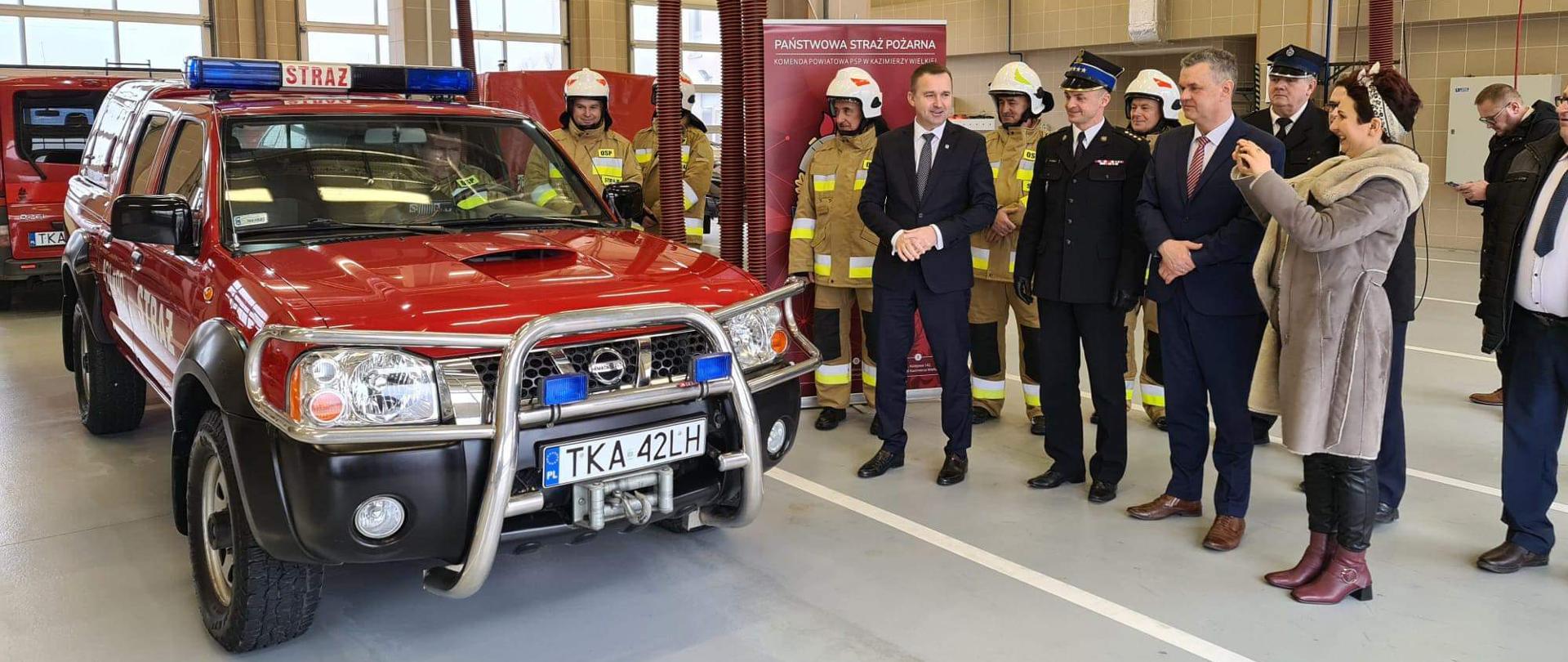Uroczyste przekazanie pojazdu przy udziale Pana Ministra