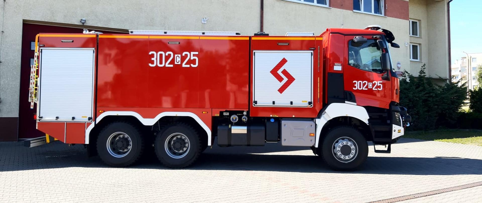 Ciężki samochód ratowniczo-gaśniczy Renault Trucks K440 P6X6 MEDIUM E6.
