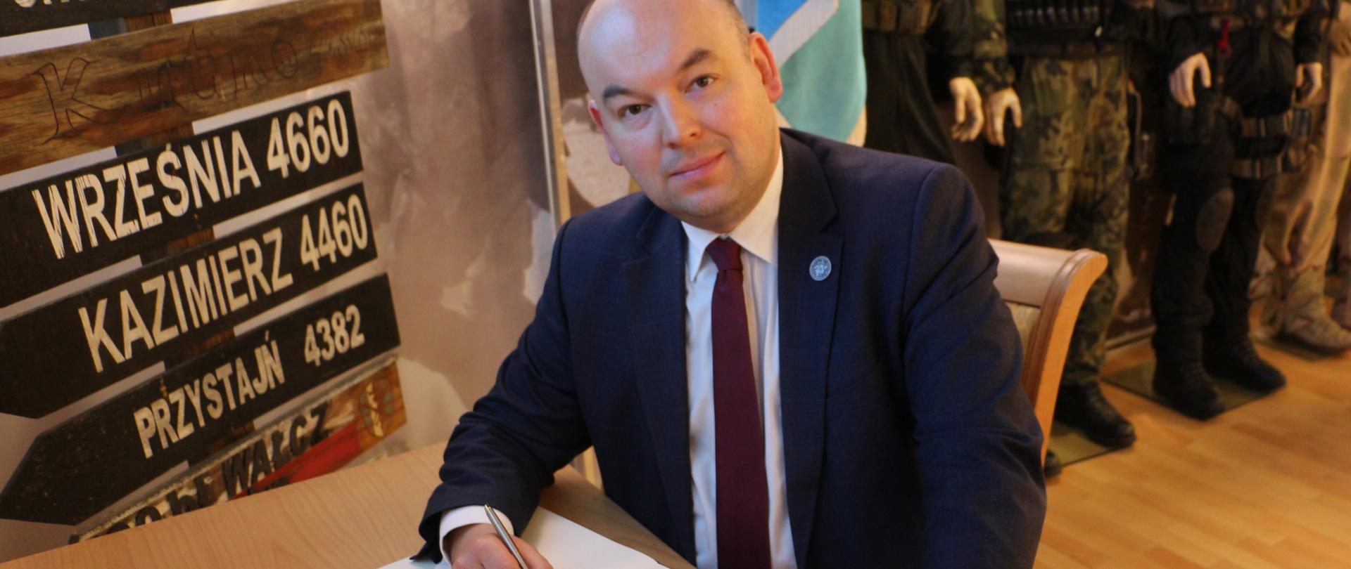 Minister Jan Dziedziczak w Centrum Weterana w Warszawie