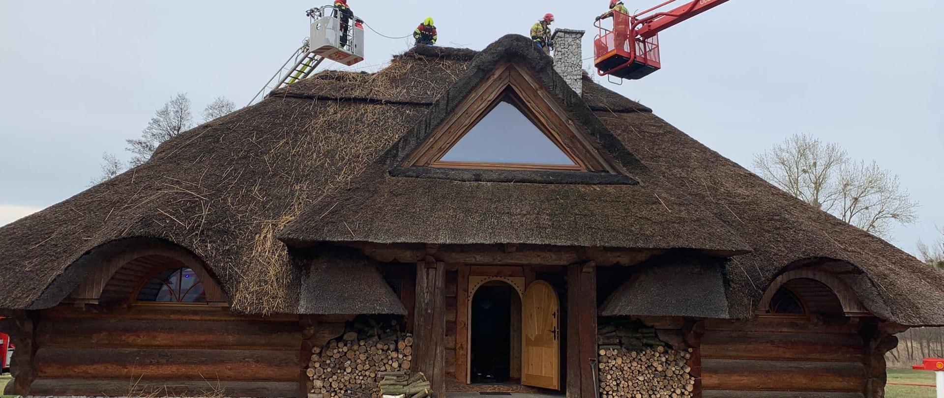Pożar dachu drewnianego domu w miejscowości Boguniewo