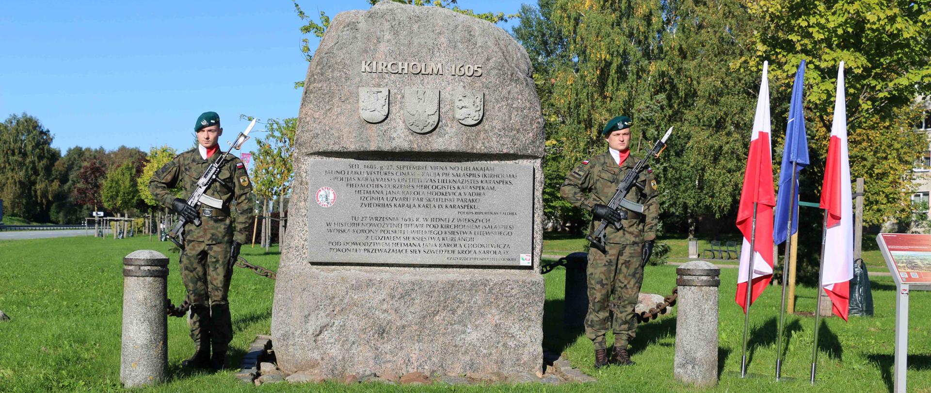Par godu Salaspils (Kirholmas) 421. kauju gadadienai pieminējām šajās cīņās kritušos karavīrus. Polijas Republikas aizsardzības atašeja biroja Rīgā organizētajā notikumā piedalījās Salaspils novada domes priekšsēdētājs Raivis Anspaks, Latvijas Republikā akreditētie diplomātiskā un militārā korpusa pārstāvji, kā arī poļu militārā kontingenta 19. maiņas karavīri no NATO daudznacionālās brigādes Latvijā.
