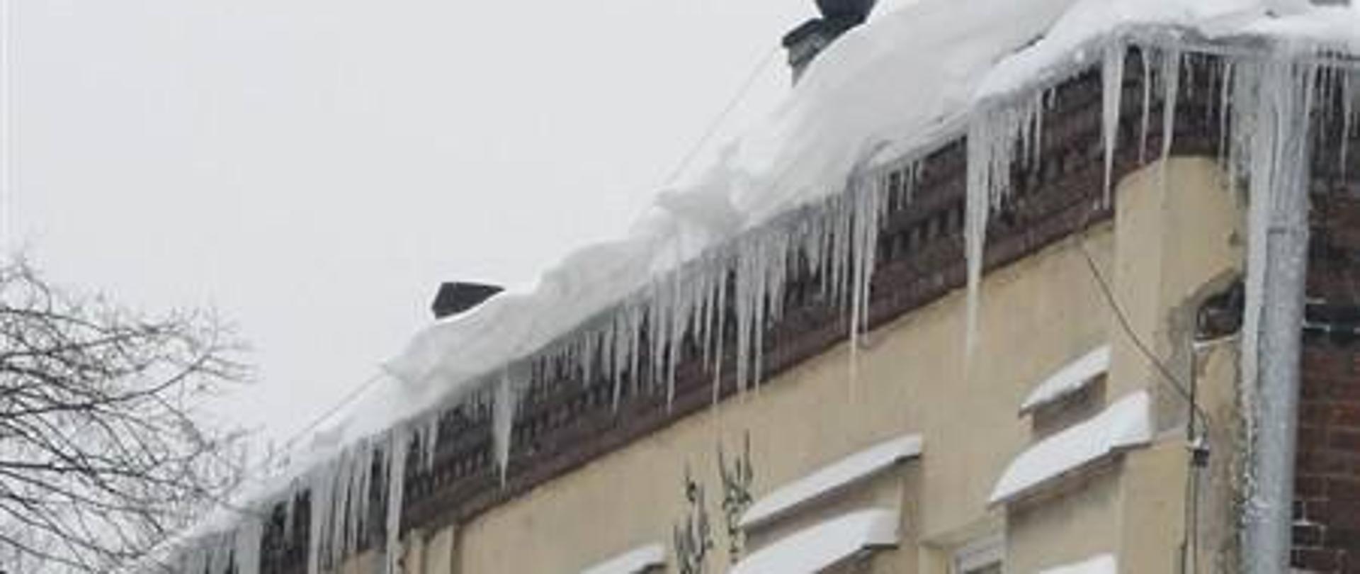 obwiązek_usuwania_śniegu_i_nawisow_lodowych