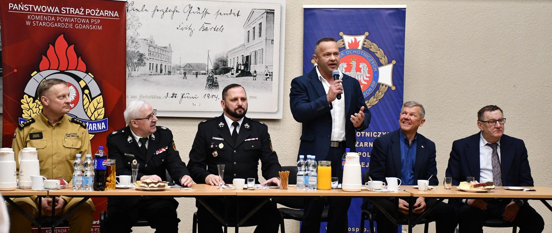 Na zdjęciu prezes Zarządu Oddziału Powiatowego ZOSP RP dh Wiesław Wrzesiński. W spotkaniu uczestniczyli m.in.: komendant powiatowy Państwowej Straży Pożarnej w Starogardzie Gdańskim st. bryg. Tomasz Wardyn, w posiedzeniu wzięli udział również zaproszeni goście, wśród nich wicestarosta Witold Sykutera, komendant powiatowy Policji mł. insp. Adam Bork