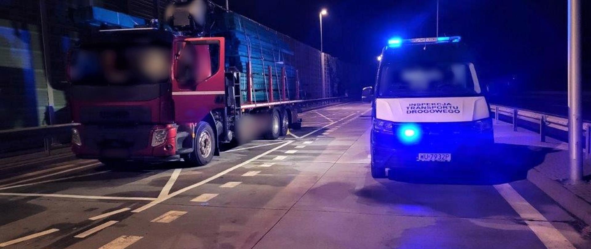 Nocna kontrola samochodu ciężarowego z tarcicą drzewną na ekspresowej „siódemce” pod Szydłowcem.