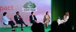 Wiceministra klimatu i środowiska Urszula Zielińska oraz prezes NFOŚiGW Dorota Zawadzka-Stępniak podczas panelu dyskusyjnego ,,Niebieskie złoto: jak woda kształtuje naszą przyszłość w obliczu zmian klimatu”, przeprowadzonego w ramach 10. edycji kongresu Impact’25 w Poznaniu.