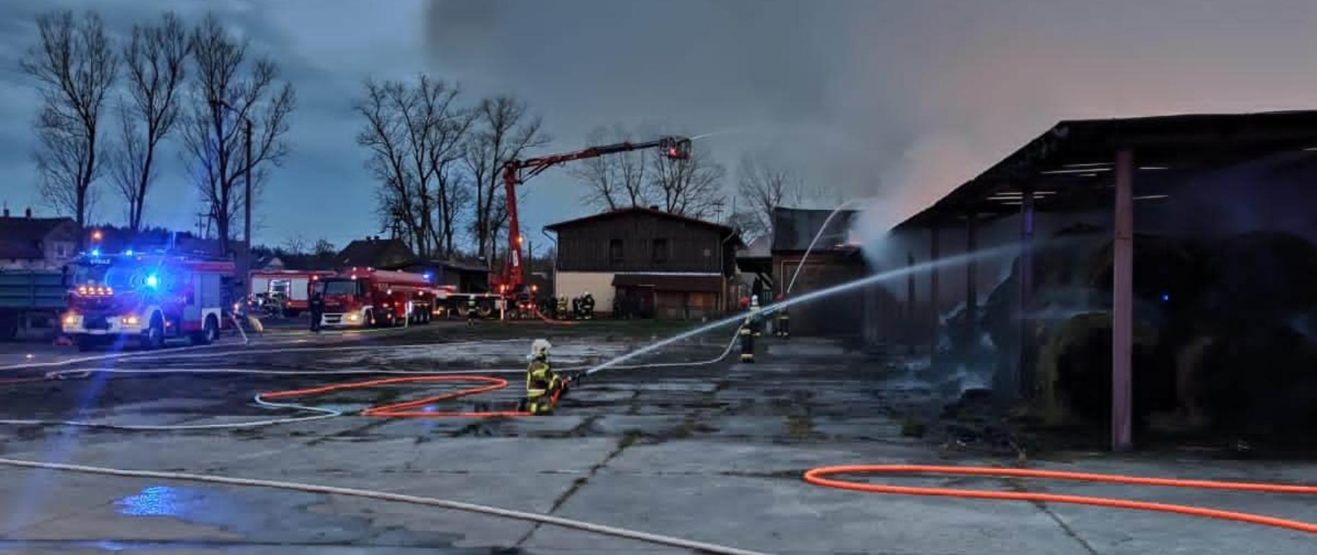 Bardzo duży pożar w Niedoradzu.