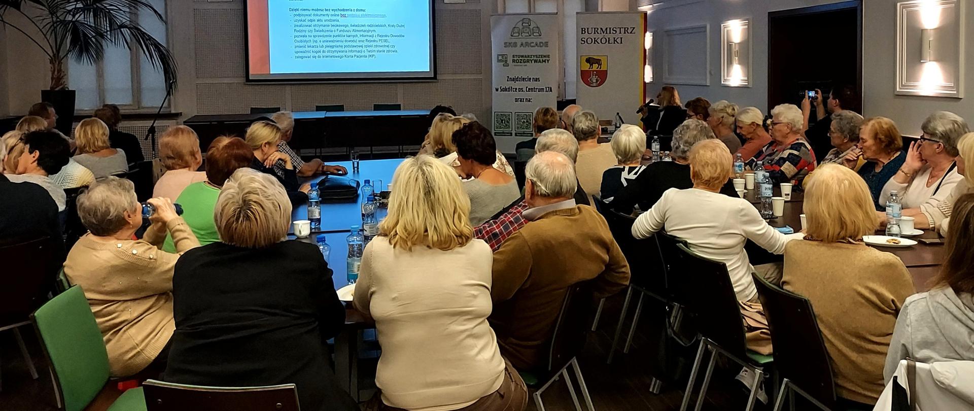 Zebrane osoby na spotkaniu