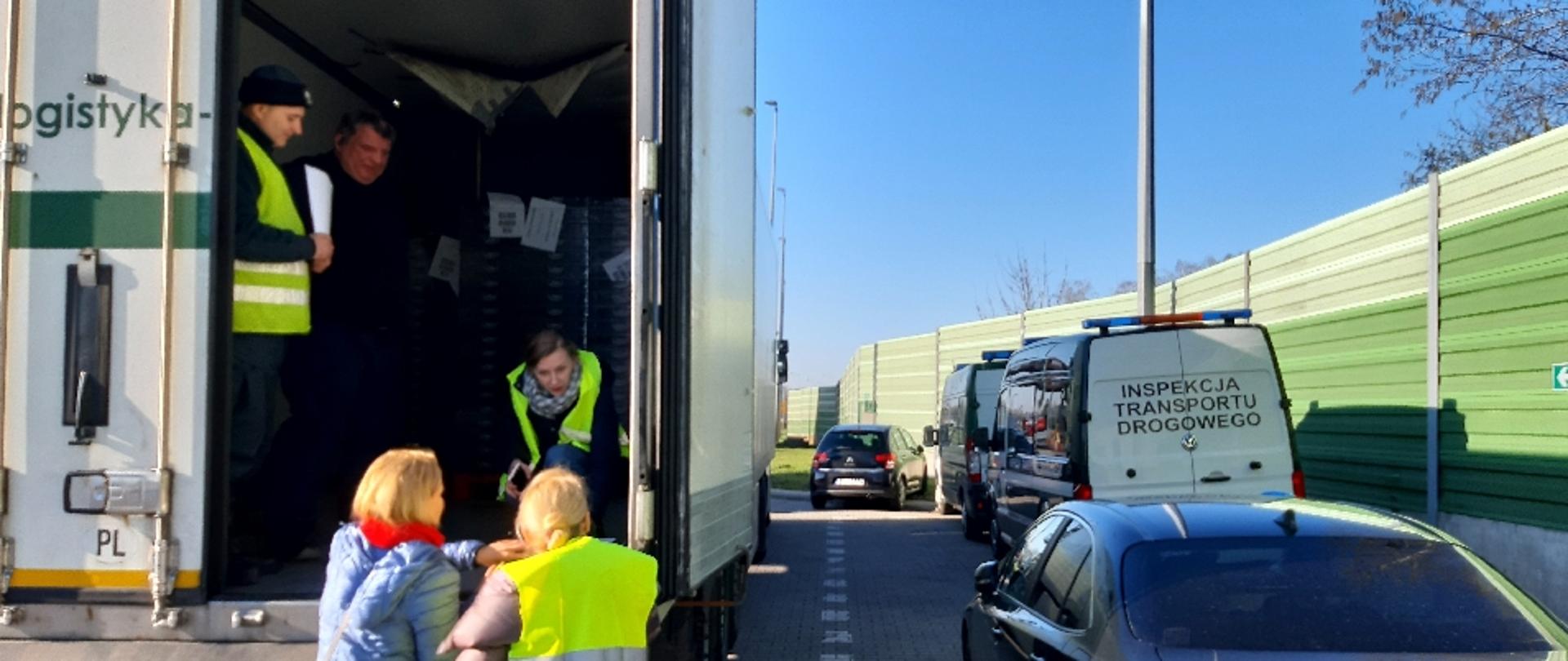 Wspólna kontrola inspektorów WITD oraz IJHARS drogowa w okolicy Strykowa 