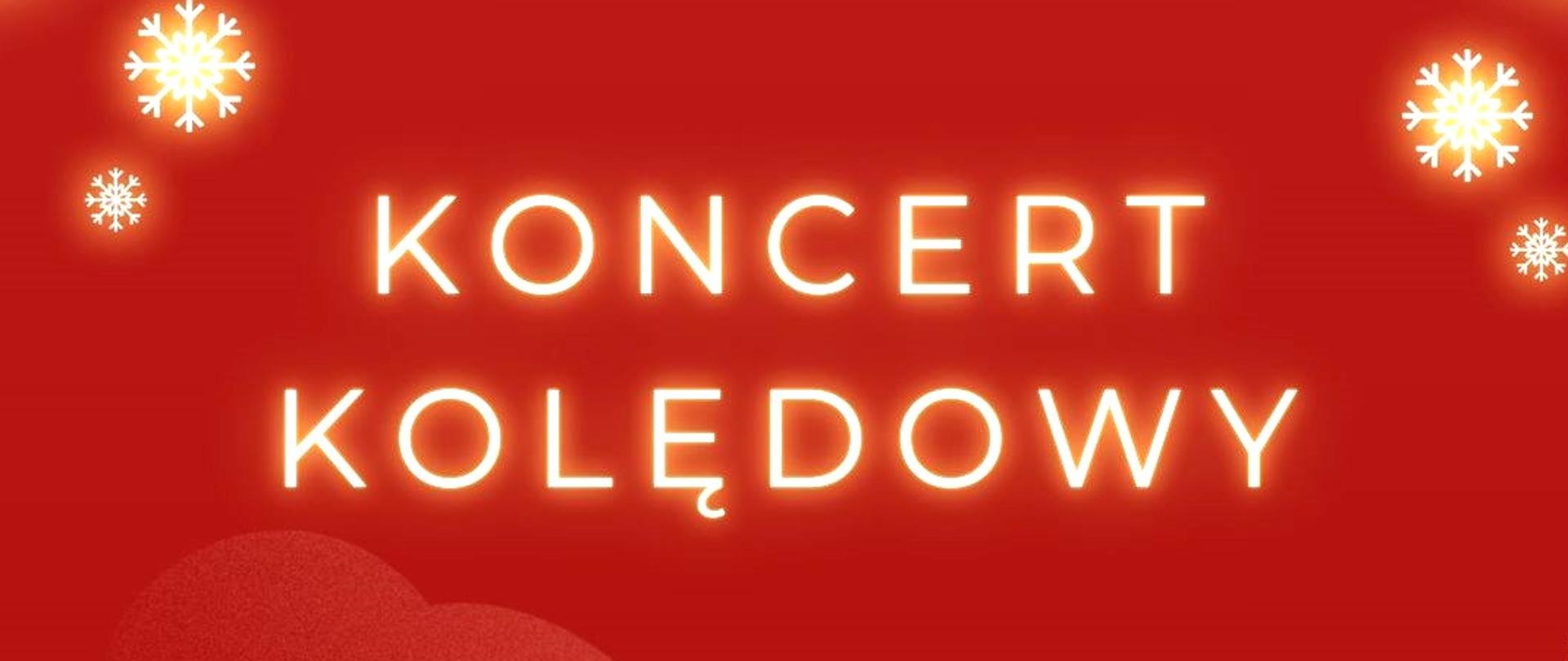 Świąteczny plakat w czerwono-złotej kolorystyce. U góry wiszą dwie świecące latarenki oraz girlanda z małymi żółtymi gwiazdkami i kolorowymi światełkami. W tle delikatne płatki śniegu. Na środku umieszczony jest jasny, neonowy napis: „KONCERT KOLĘDOWY”. Poniżej podane są informacje o terminie i miejscu wydarzenia.Niżej, przy dolnej części plakatu, znajdują się dwa animowane renifery w biegu oraz duża szklana kula ze świąteczną sceną domku w środku. Po prawej stronie zielona choinka ozdobiona bombkami, łańcuchami i światełkami, a pod nią leży prezent w ciepłych kolorach. Całość utrzymana jest w nastroju ciepłych świątecznych ilustracji.