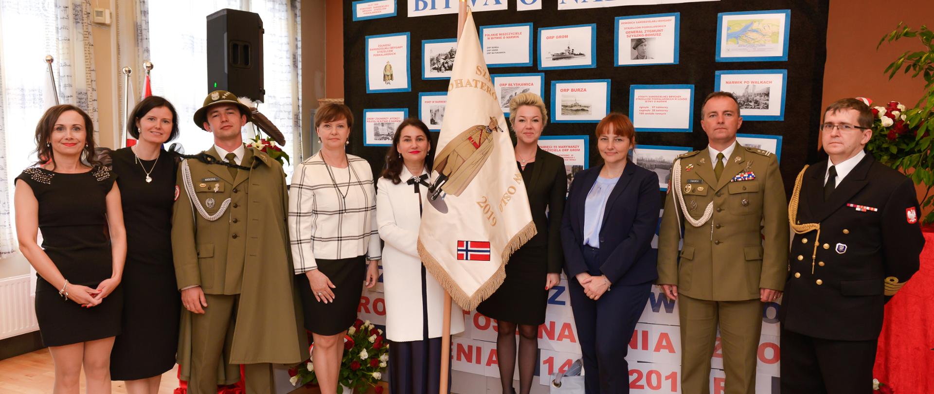 Nadanie imienia Bohaterów Narwiku Szkole Polskiej