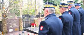Kadra kierownicza Państwowej Straży Pożarnej uczciła pamięć zmarłych strażaków
