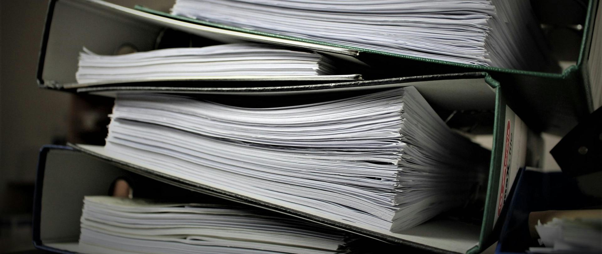 Sterta segregatorów z dokumentami