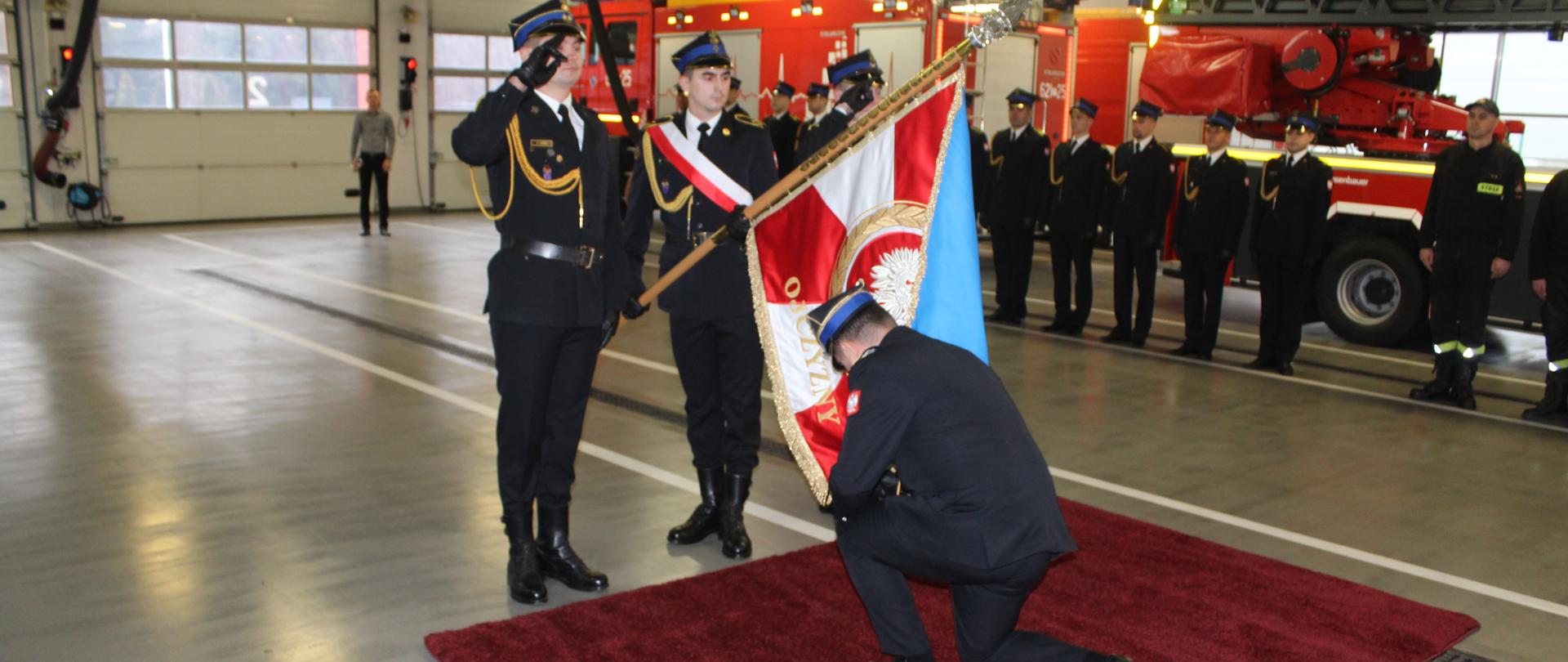 POŻEGNANIE KOMENDANTA ZE SZTANDAREM