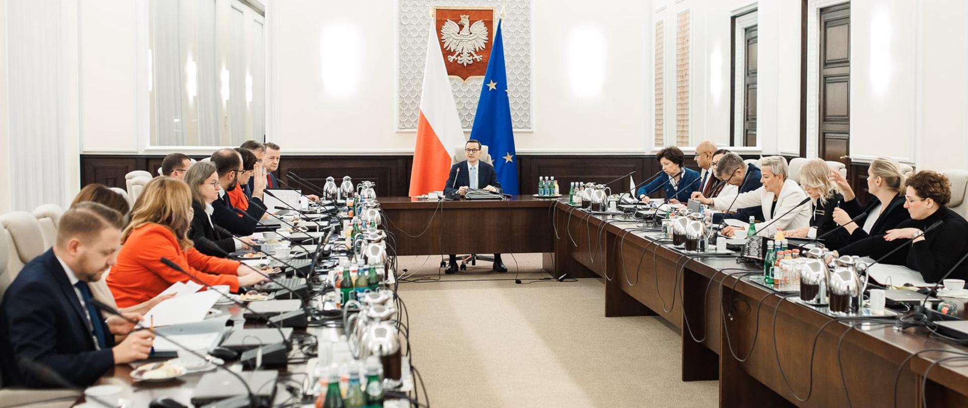 Posiedzenie rządu Mateusza Morawieckiego z udziałem ministra infrastruktury Alvina Gajadhura