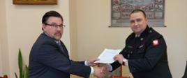 Na Zdjęciu Burmistrz Gminy i miasta Krajenka oraz Komendant Powiatowy KP PSP w Złotowie. 