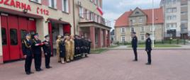 Apel w Komendzie Powiatowej Państwowej Straży Pożarnej, z okazji Dnia Flagi Rzeczypospolitej Polskiej