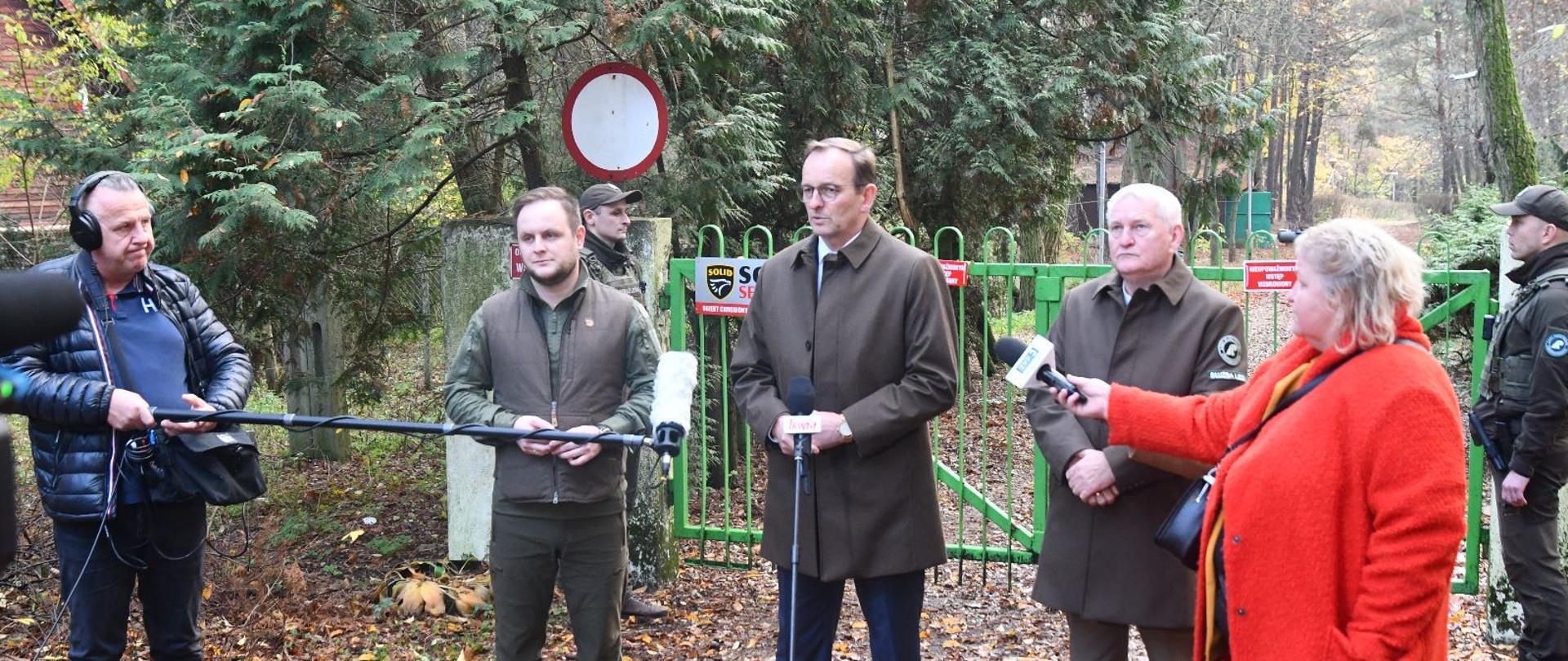 Wiceminister Edward Siarka podczas konferencji w Skubiance