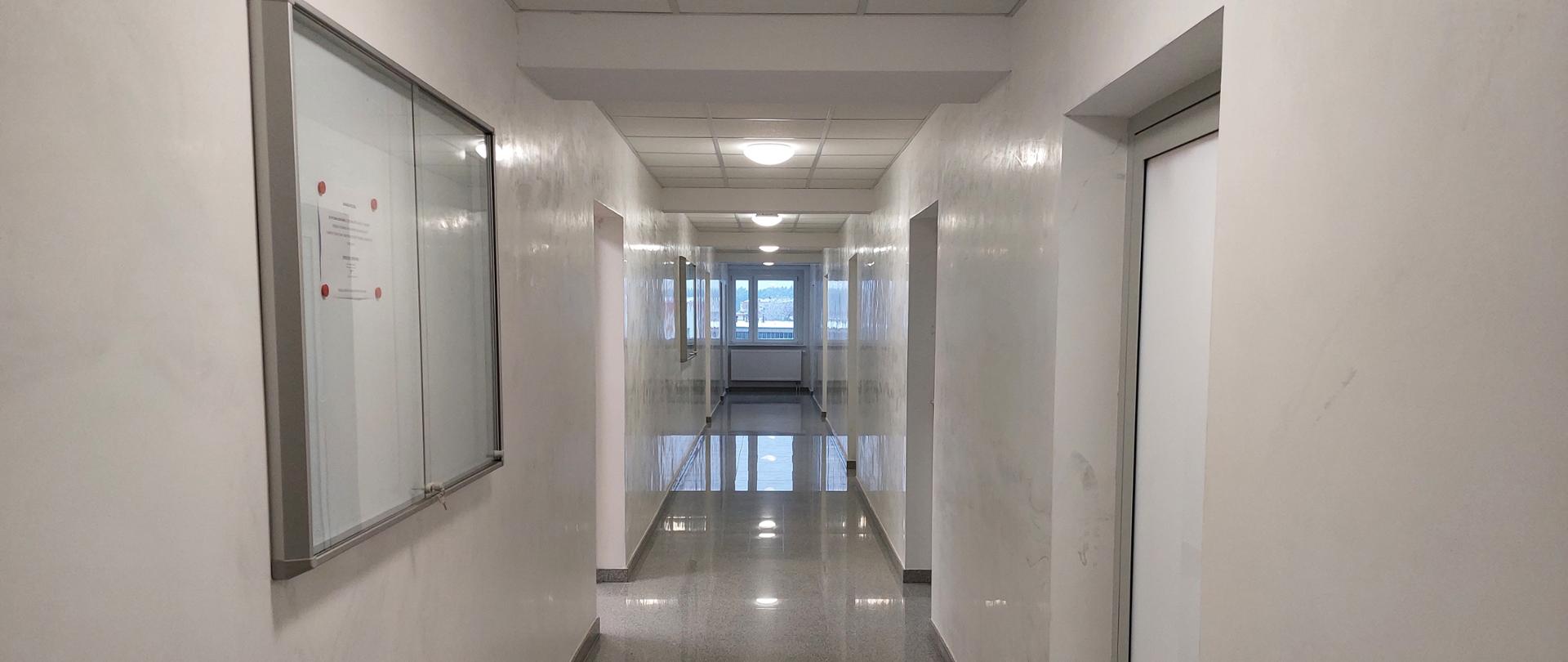 Na zdjęciu widać wnętrze Komendy po przebudowie 