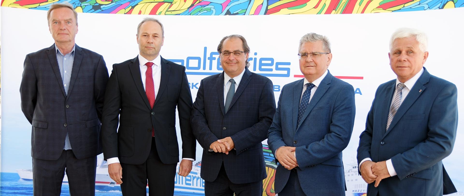 Wiceminister infrastruktury Marek Gróbarczyk na konferencji prasowej dot. budowy nowego promu dla PŻB