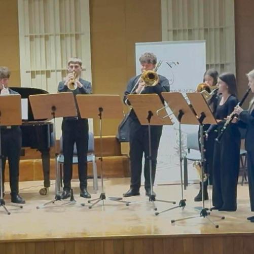 Występ Instrumentalnego Zespołu Dętego w szóstym Ogólnopolskim Konkursie Folklorystycznym w Stalowej Woli dnia dwudziestego dziewiątego kwietnia dwa tysiące dwudziestego szóstego roku