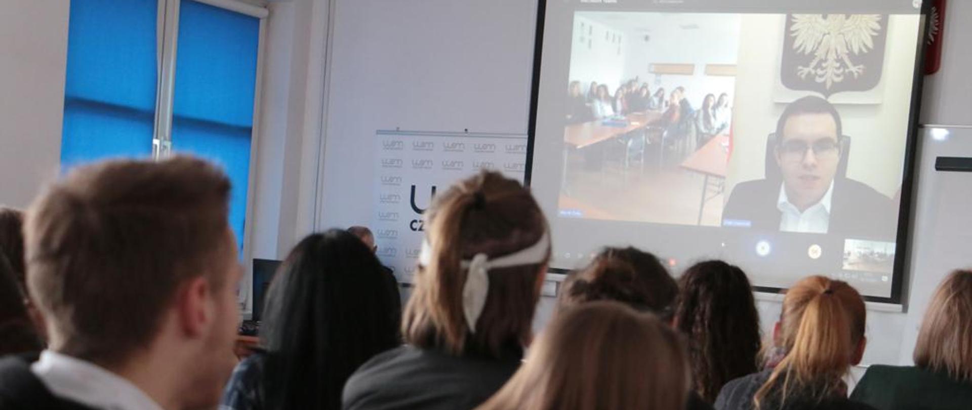 Minister Piotr Mazurek spotkał się z młodzieżą z Ziemi Częstochowskiej