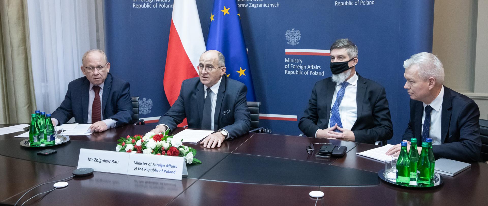 2021.12.10 Warszawa . Minister Zbigniew Rau . Wreczenie nagrody Pro Dignitate Humana online .
Fot. Tymon Markowski / MSZ