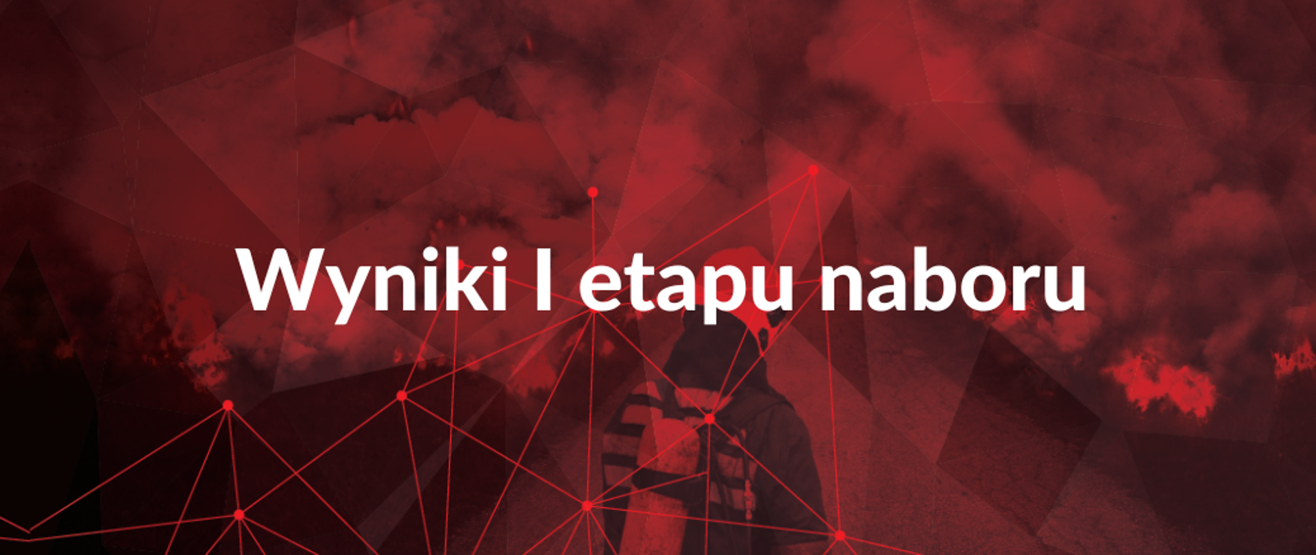 Zdjęcie przestawia napis w kolorze białym o treści "Wyniki I etapu naboru". W tle postać strażaka przed którym widać palącą się trawę.