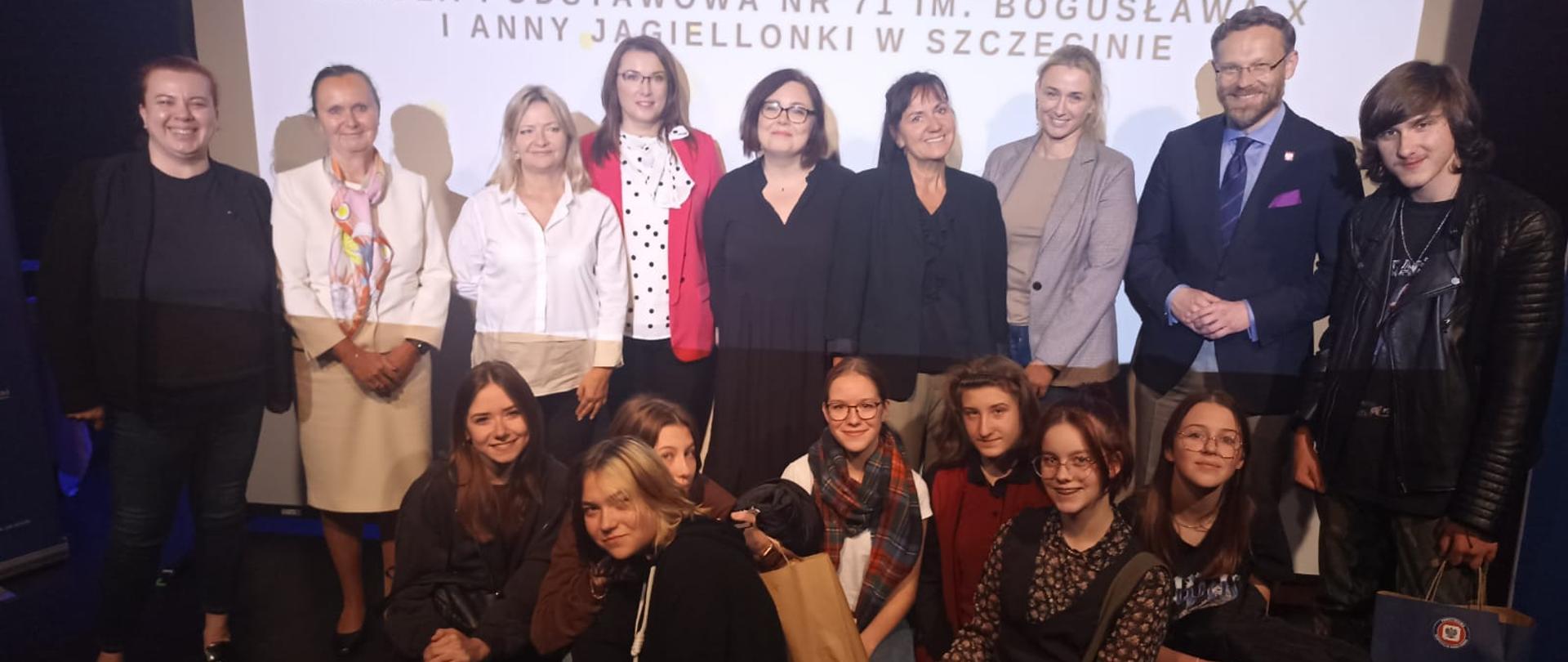 Gala finałowa V Wojewódzkiego Przeglądu Form Artystycznych osoby wyróżnione 