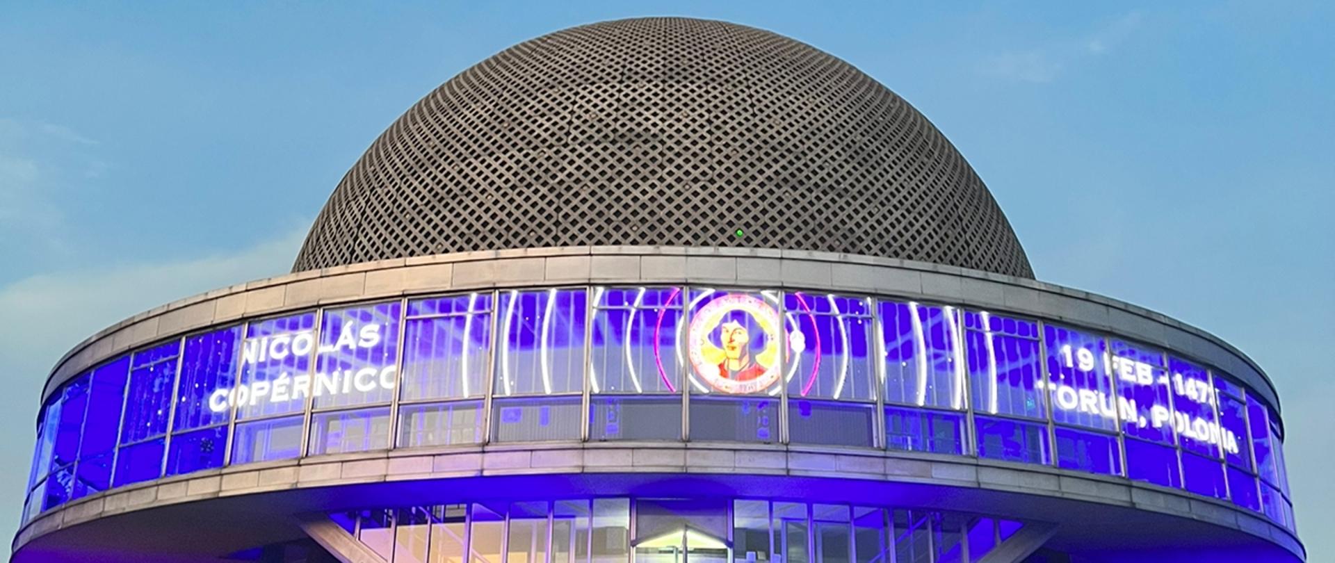 El planetario de la capital argentina celebró el 550 aniversario del natalicio de Nicolás Copérnico.