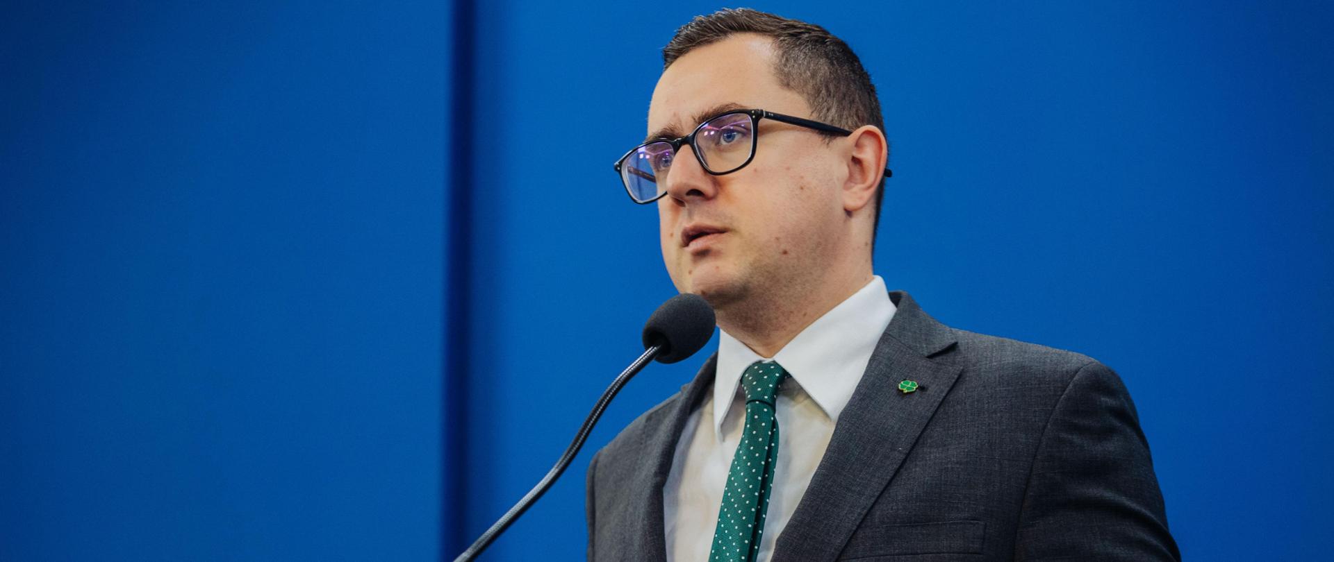 Minister Energii Miłosz Motyka