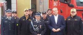 Wojewoda Wielkopolski, Komendanci i strażacy na zdjęciu grupowym przed strażnicą