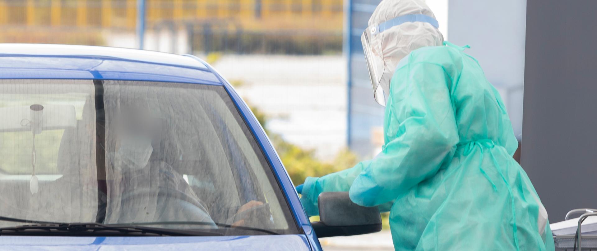 Pobieranie wymazu w kierunku koronawirusa