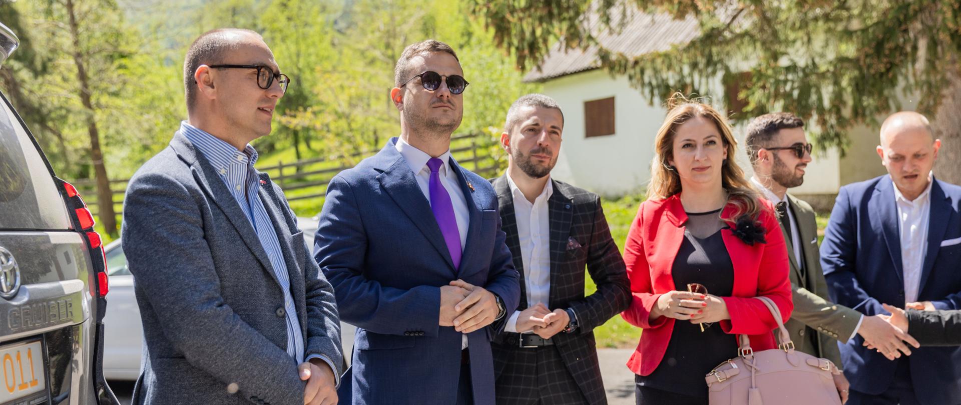 Zamjenik šefa misije Bartosz Marcinkowski sa glavnim pregovaračem Predragom Zenovićem i delegacijom