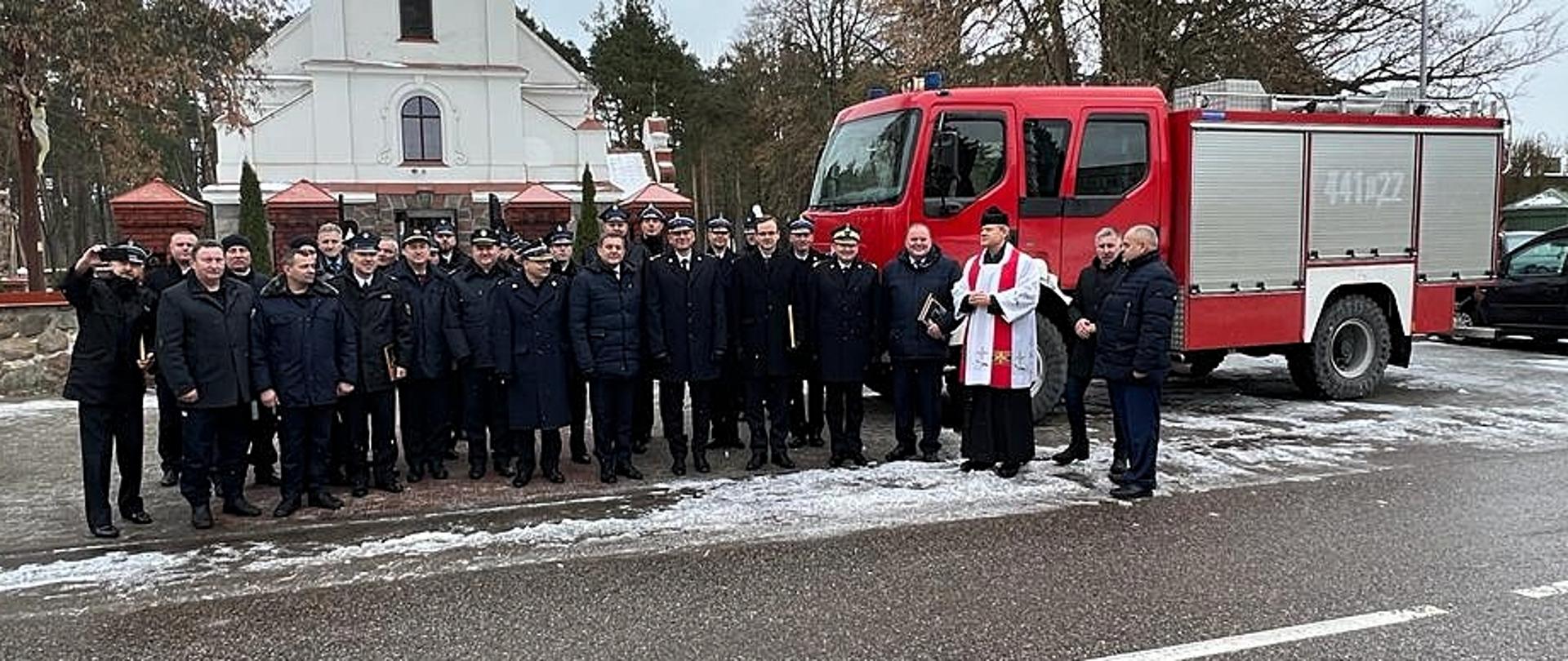 Wsparcie dla polskich strażaków na Litwie – Zastępca Komendanta Głównego PSP wziął udział w przekazaniu samochodu dla OSP 