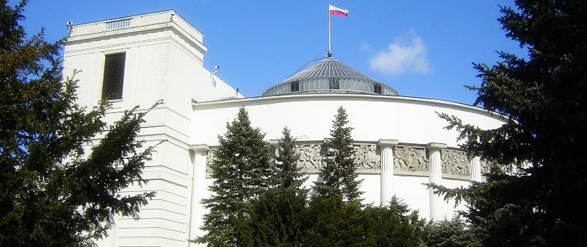 Budynek Sejmu RP w lecie