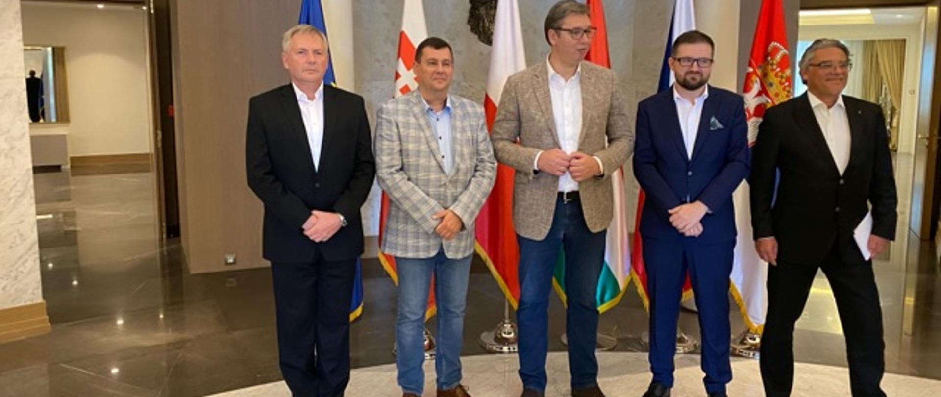 Na sastanku s predsednikom Srbije Aleksandrom Vučićem razgovaralo se o izgledima za razvoj političke, ekonomske i kulturne saradnje između zemalja Višegradske grupe i Srbije, kao i o političkoj i ekspertskoj podršci koju V4 pruža Beogradu u procesu evrointegracija.