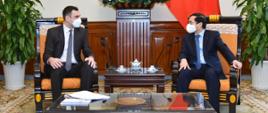 Spotkanie Chargé d'affaires ad interim Polski w Wietnamie Macieja Duszyńskiego z Ministrem Spraw Zagranicznych Wietnamu Bùi Thanh Sơnem. Hanoi, 7 marca 2022 r.