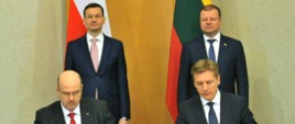 Premier Polski Mateusz Morawiecki, premier Litwy Saulius Skvernelis, prezes portu Szczecin-Świnoujście Dariusz Słaboszewski, dyrektor portu w Kłajpedzie Arvydas Vaitkus