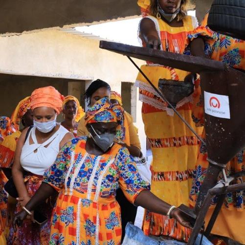 Autor: Ibrahima Thioye; 7 grudnia 2020, miasto Joal.
Pokaz produkcji brykietów ekologicznych ze słomy.