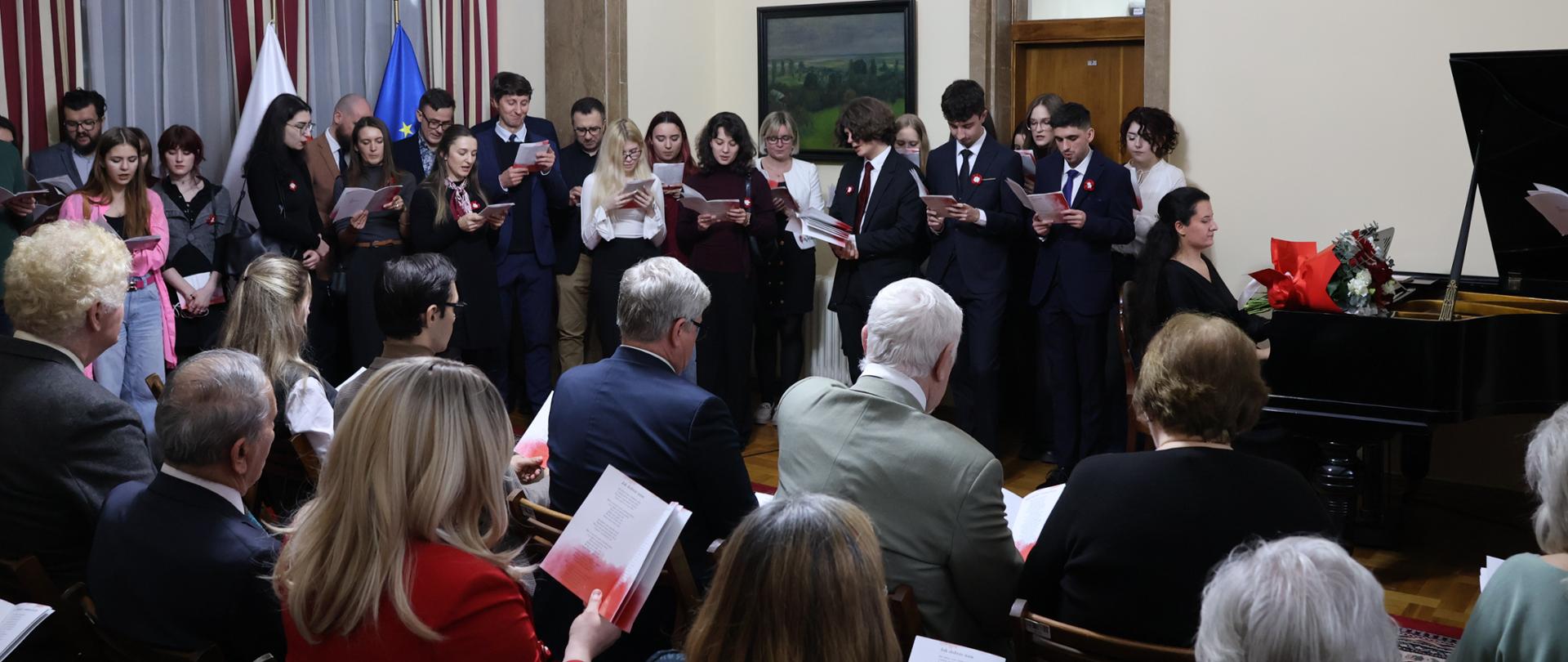 Polonijne śpiewanie pieśni patriotycznych w Ambasadzie RP w Rumunii 2025 r.