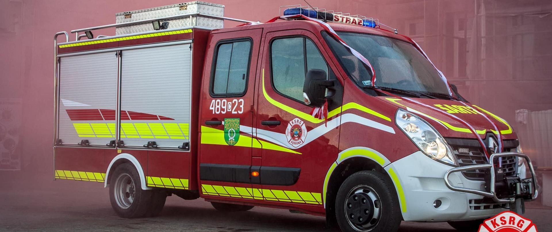 Samochód pozyskany przez OSP Dąbrowa. Na tylnych drzwiach kryptonim 489-23