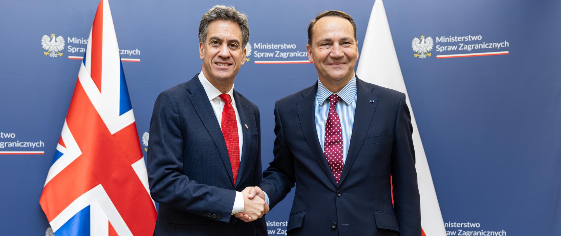 Wicepremier, minister spraw zagranicznych Radosław Sikorski z Ministrem Spraw Zagranicznych Wielkiej Brytanii i Irlandii Północnej Edem Milibandem