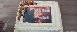 Zdjęcie przedstawia tort z okazji Dnia Strażaka.