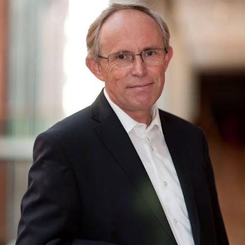 prof. dr hab. Miczka Tomasz - obój - Akademia Muzyczna im. Karola Szymanowskiego w Katowicach, Ukończył studia w Akademii Muzycznej im. Karola Szymanowskiego w Katowicach w klasie oboju prof. Edwarda Mandery, oraz w klasie kameralnej prof. Andrzeja Janickiego. Z chwilą ukończenia studiów podjął pracę jako oboista ówczesnej Wielkiej Orkiestry Symfonicznej Polskiego Radia i Telewizji. Jako członek orkiestry koncertował w wielu krajach Europy, Azji, obu Ameryk. Grał pod batutą takich dyrygentów jak: Leonard Bernstein, Gabriel Chmura, Jan Krenz, Kurt Masur, Krzysztof Penderecki czy Antoni Wit. Obok pracy muzyka orkiestrowego koncertuje również jako solista i kameralista, mając na swym koncie liczne nagrania płytowe (Philips, Naxos, DUX) i archiwalne dla Polskiego Radia. Członek pierwotnie tria stroikowego WOSPR, a obecnie kwintetu dętego NOSPR.