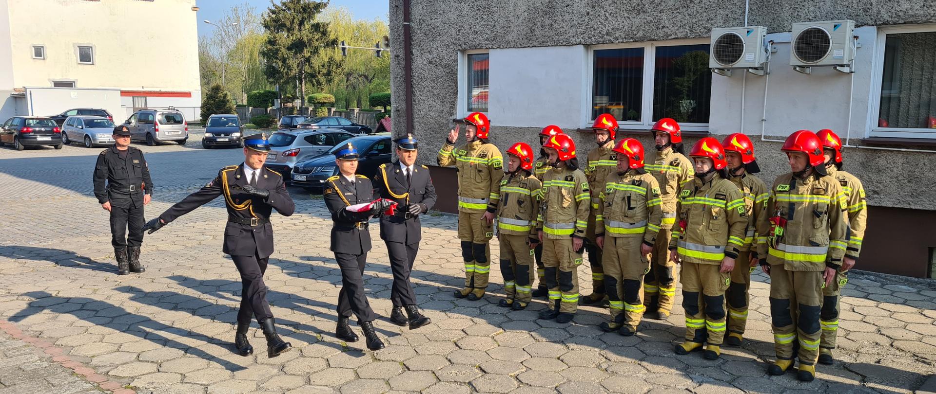 Dzień Flagi Rzeczpospolitej w Komendzie Powiatowej Państwowej Straży Pożarnej w Raciborzu