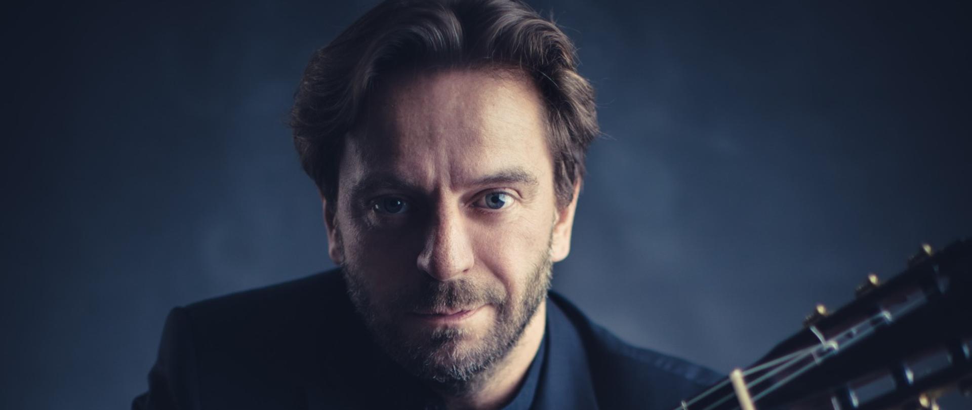 Marcin Dylla zaliczany jest przez wielu krytyków muzycznych i melomanów do grona najwybitniejszych gitarzystów klasycznych. Swoją pozycję zawdzięcza m.in. niespotykanej ilości nagród na konkursach muzycznych.
Marcin Dylla urodził się 6 czerwca 1976 roku w Chorzowie. Naukę gry na gitarze rozpoczął w wieku 7 lat w Państwowej Szkole Muzycznej w Rudzie Śląskiej. W latach 1995-2000 studiował w Akademii Muzycznej im. Karola Szymanowskiego w Katowicach, w klasie gitary prof. Wandy Palacz. Edukację muzyczną kontynuował na zagranicznych uczelniach: Akademii Muzycznej w Bazylei pod kierunkiem prof. Oscara Ghiglii, Akademii Muzycznej we Freiburgu pod kierunkiem prof. Sonji Prunnbauer oraz Konserwatorium Muzycznym w Maastricht pod kierunkiem prof. Carlo Marchione. W 2016 roku pełnił zaszczytną funkcję profesora gościnnego na Uniwersytecie w San Francisco.