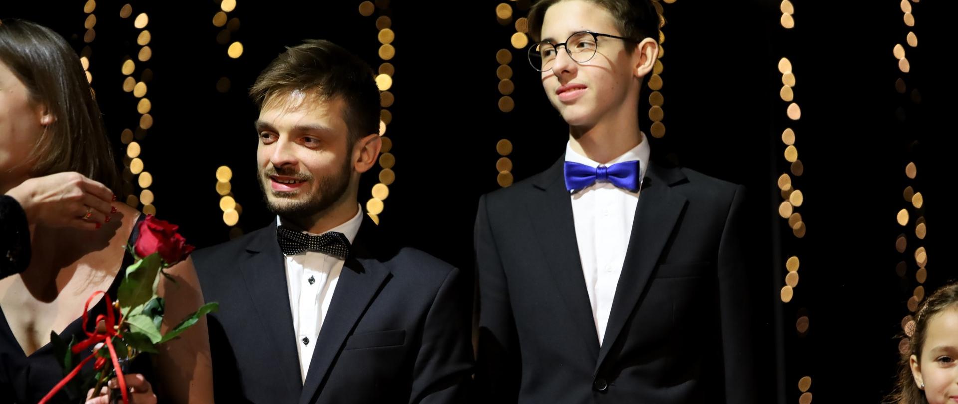 Noworoczny koncert w Stargardzkim Centrum Kultury w dniu 4 stycznia 2025. Na zdjęciu od lewej stoją: Nadia Ziomko, Daniel Ziomko, Mikołaj Matysik, Łucja Szymczykowska.